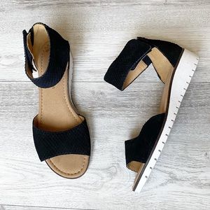NWT Gabor Black Sandals
